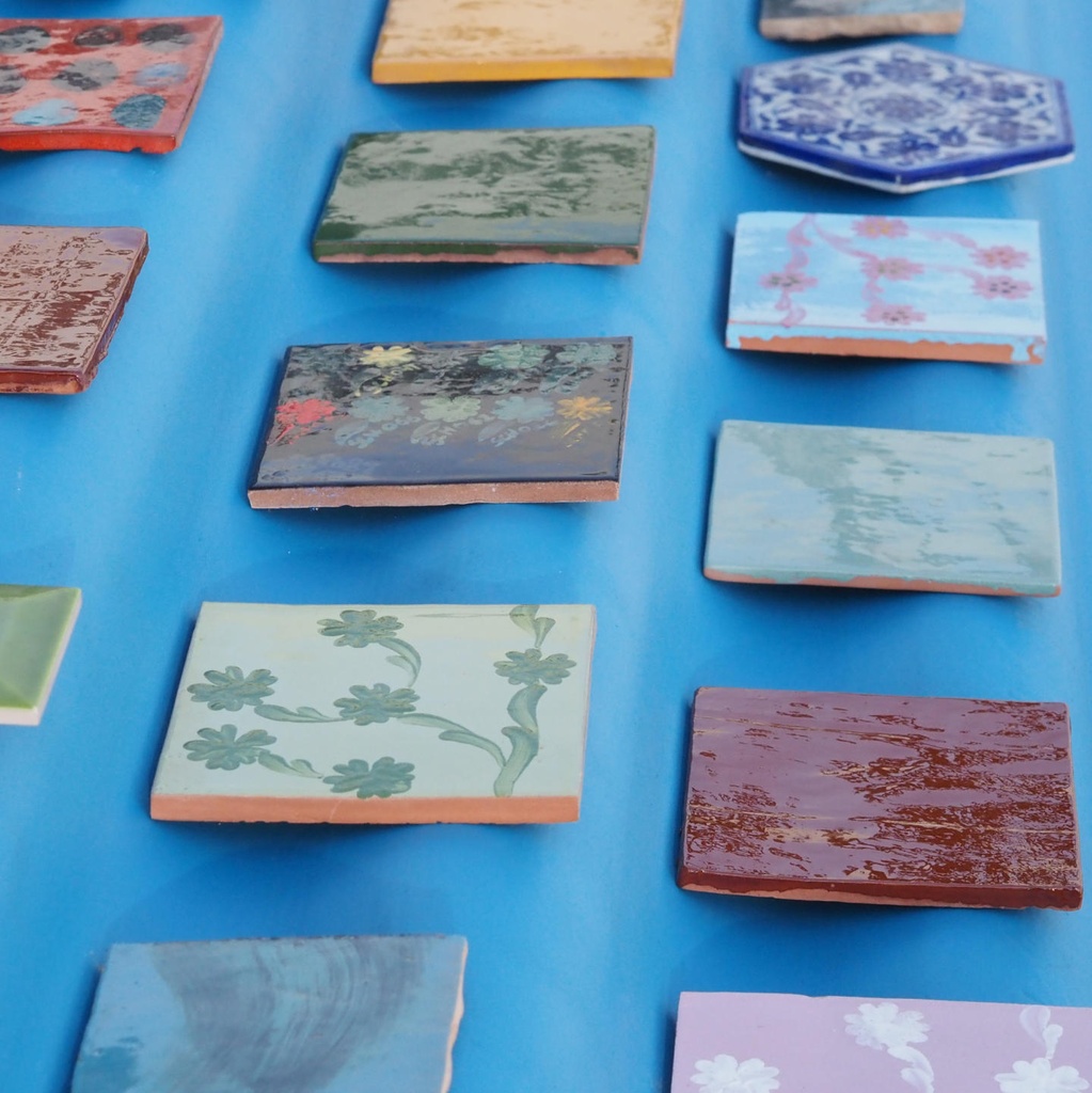 Handpainted glazed terracotta tile from the workshop of Agnès Emery (various sizes) - Only available in our physical shop