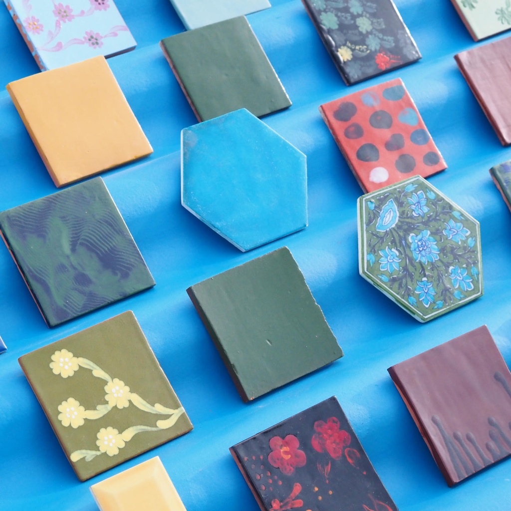 Handpainted glazed terracotta tile from the workshop of Agnès Emery (various sizes) - Only available in our physical shop