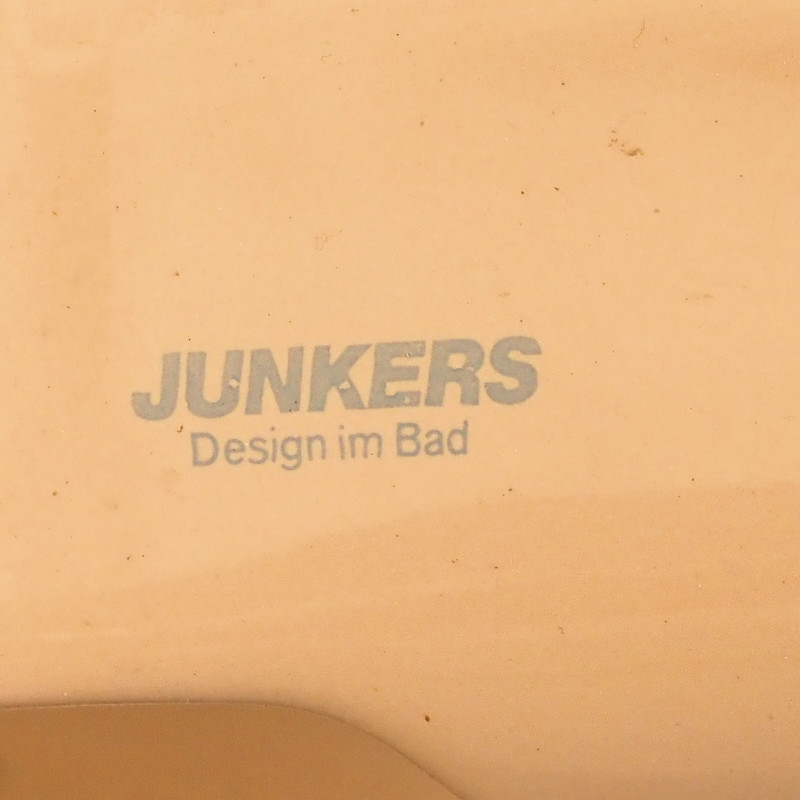 Double bathroom sink in green glazed porcelain by Villeroy & Boch