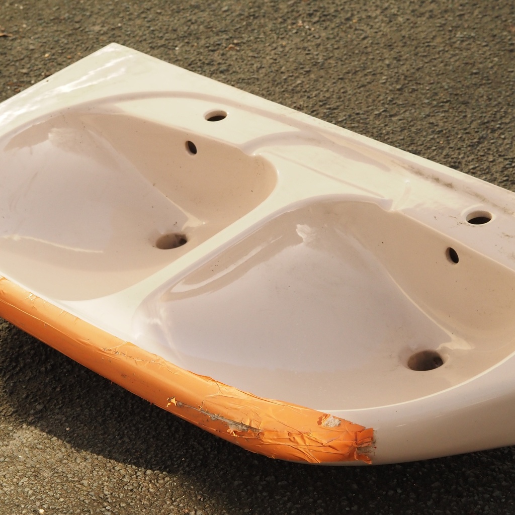 Double bathroom sink in light brown glazed porcelain by Junkers