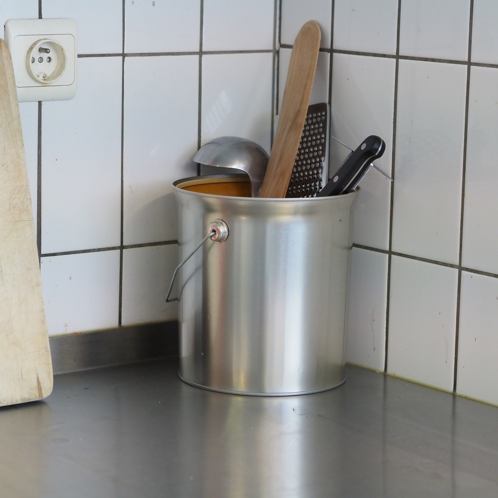 Paint can in tinplate with lid