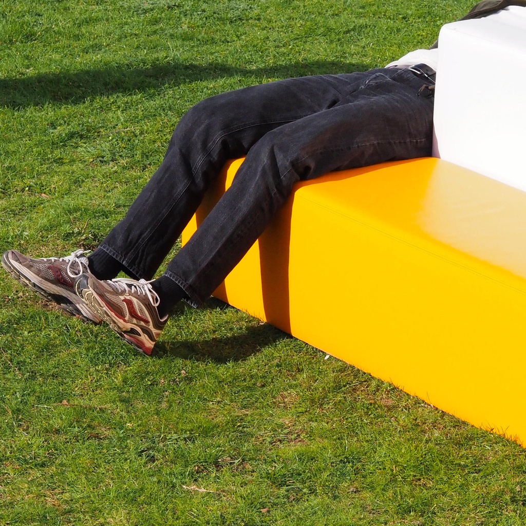 Bench with backrest in synthetic leather by Drisag