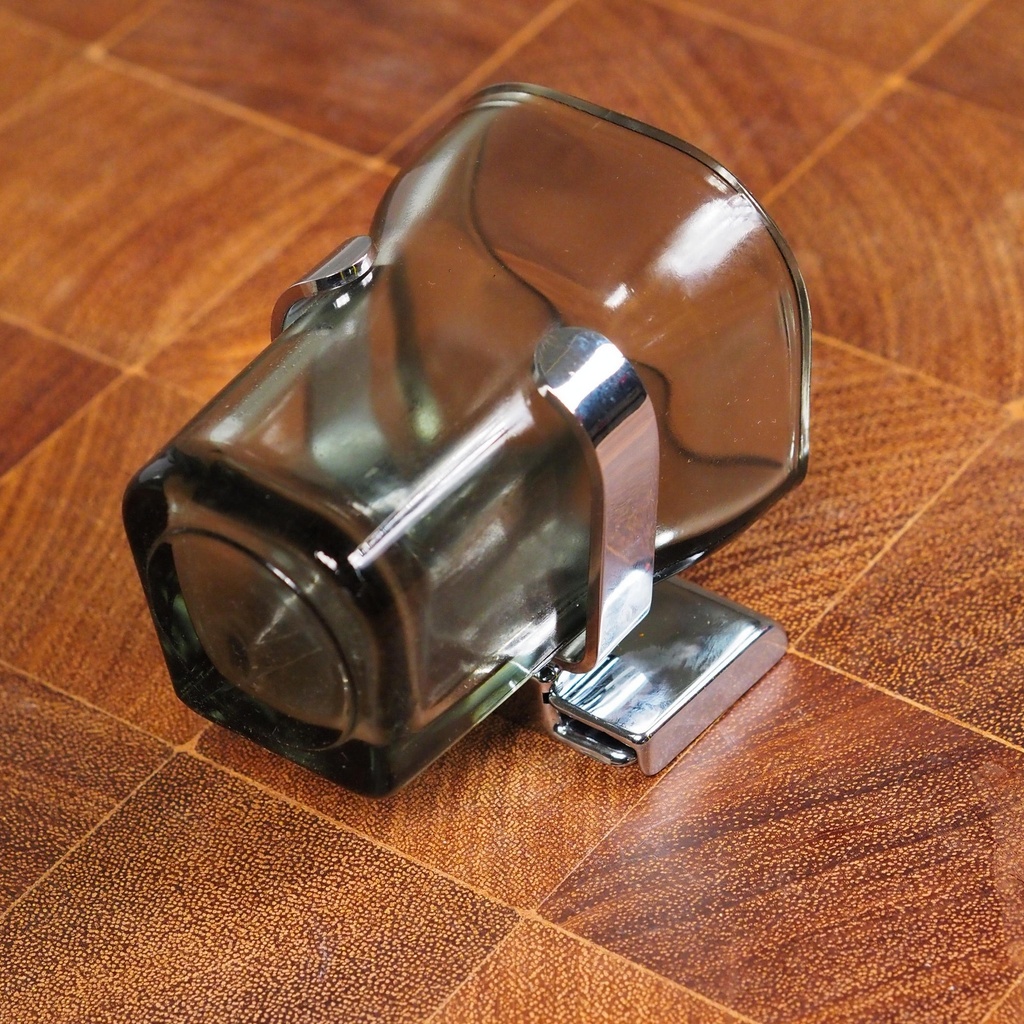 Soap holder in glazed porcelain