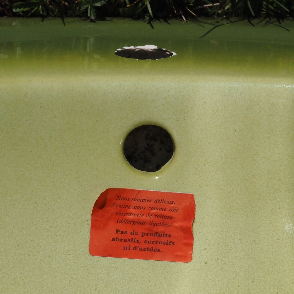 Bathroom sink in ceramic by Adam et Mercier