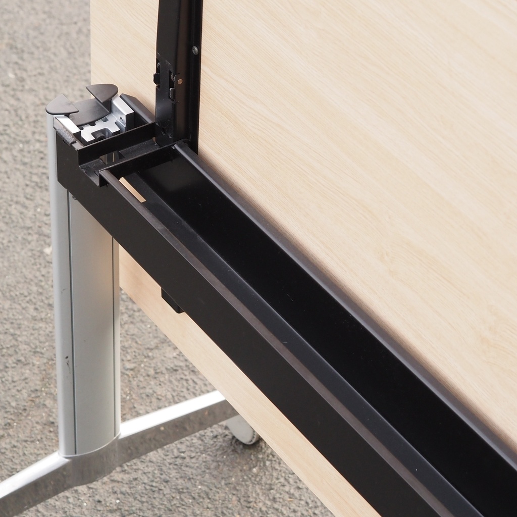 Office table 'H2O' by Ibens & Bataille for Bulo (180 x 80 cm)