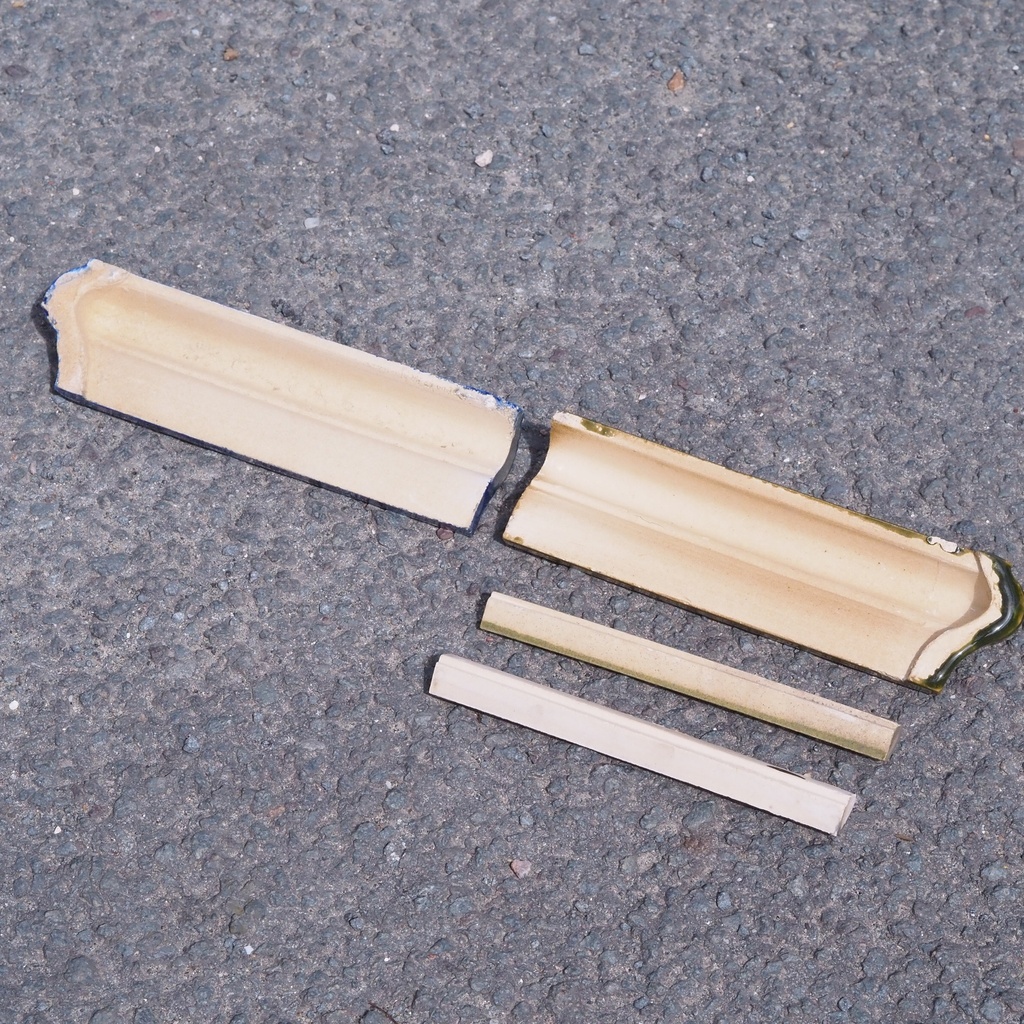 Handpainted glazed terracotta tile from the workshop of Agnès Emery (various sizes) - Only available in our physical shop