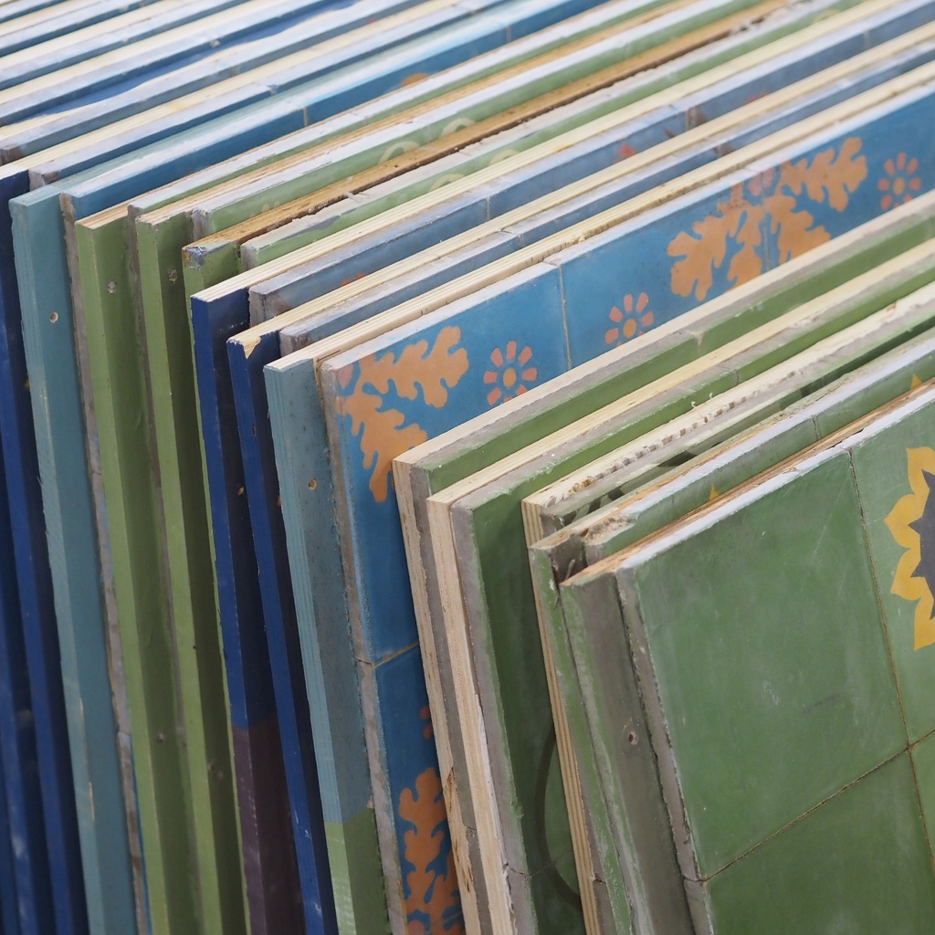 Handmade cement tile by Emery&Cie (20 x 20 cm) - Only available in our physical shop