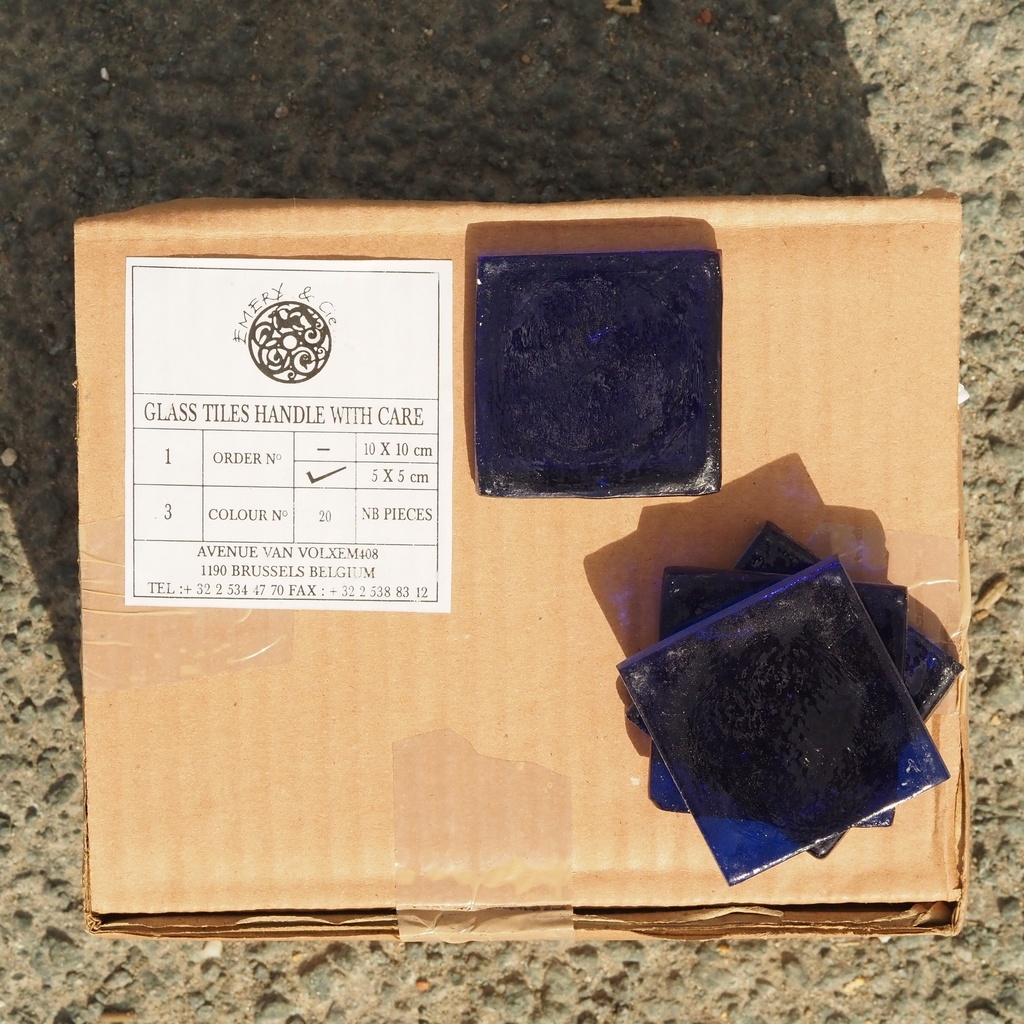 Handpainted glazed terracotta tile from the workshop of Agnès Emery (various sizes) - Only available in our physical shop