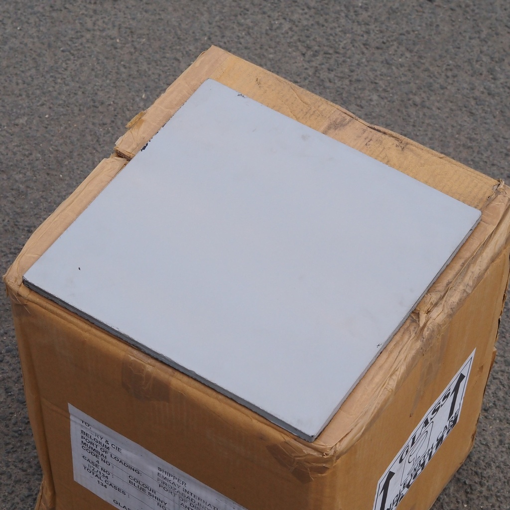 Handpainted glazed terracotta tile from the workshop of Agnès Emery (various sizes) - Only available in our physical shop