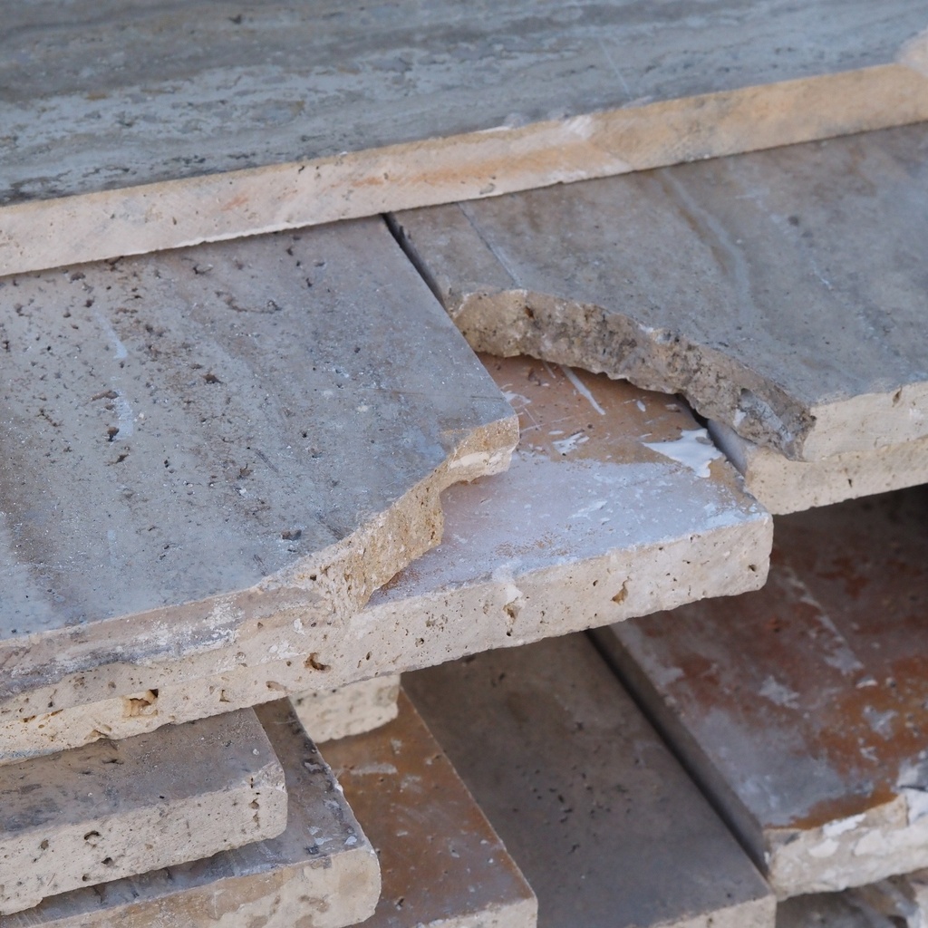 Travertine slabs from an office building in Paris (2,3 - 2,4 cm thick) - Sold per batch
