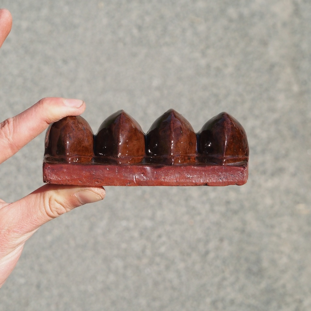 Embossed handmade tile in terracotta by Emery&Cie (13,5 x 4,5 cm) - Banana flower