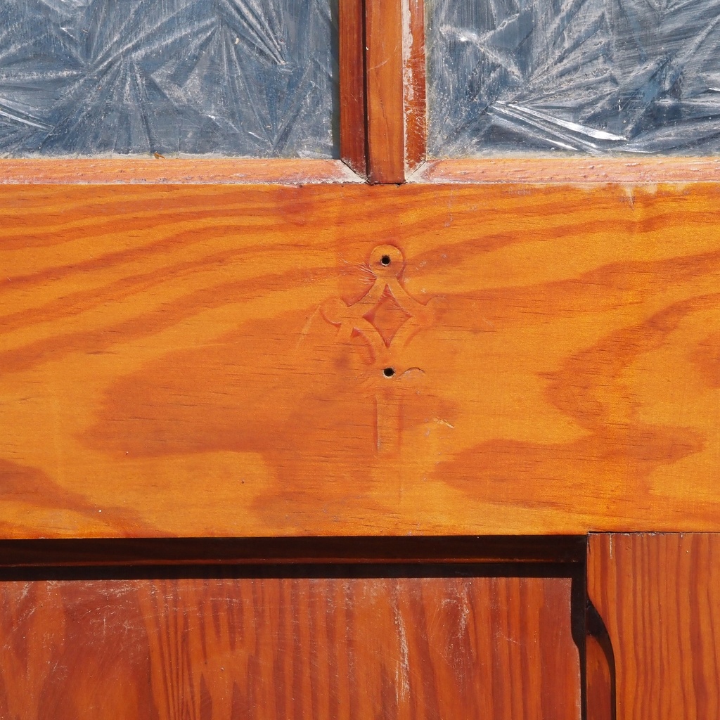Door in varnished solid pine with textured glass panels (H. 216,5 x W. 82,8 cm) - Right