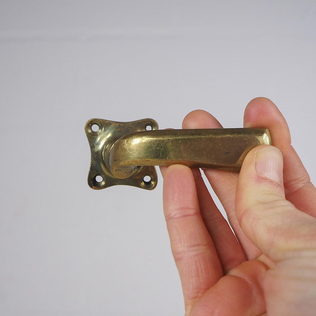 Window handle in brass - Right