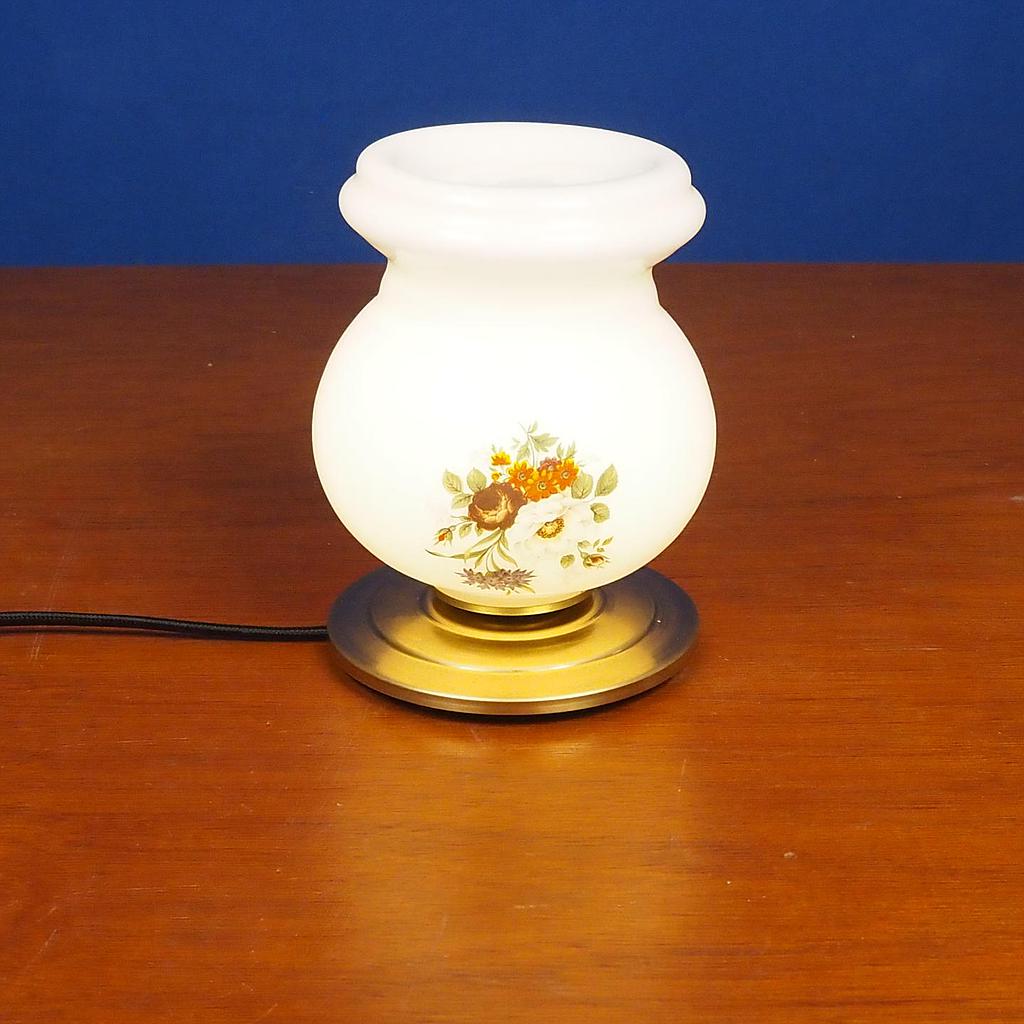 Table light 'Hélène' in brass with decorated opaline diffuser