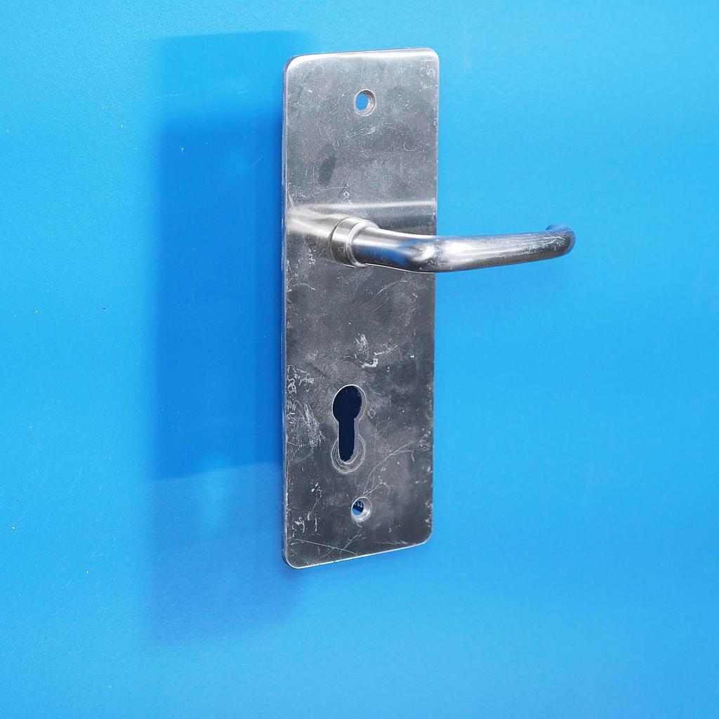 Single door handle with key and fixing holes in chrome-plated brass from the Générale de Banque - 2 fixing holes (Right)