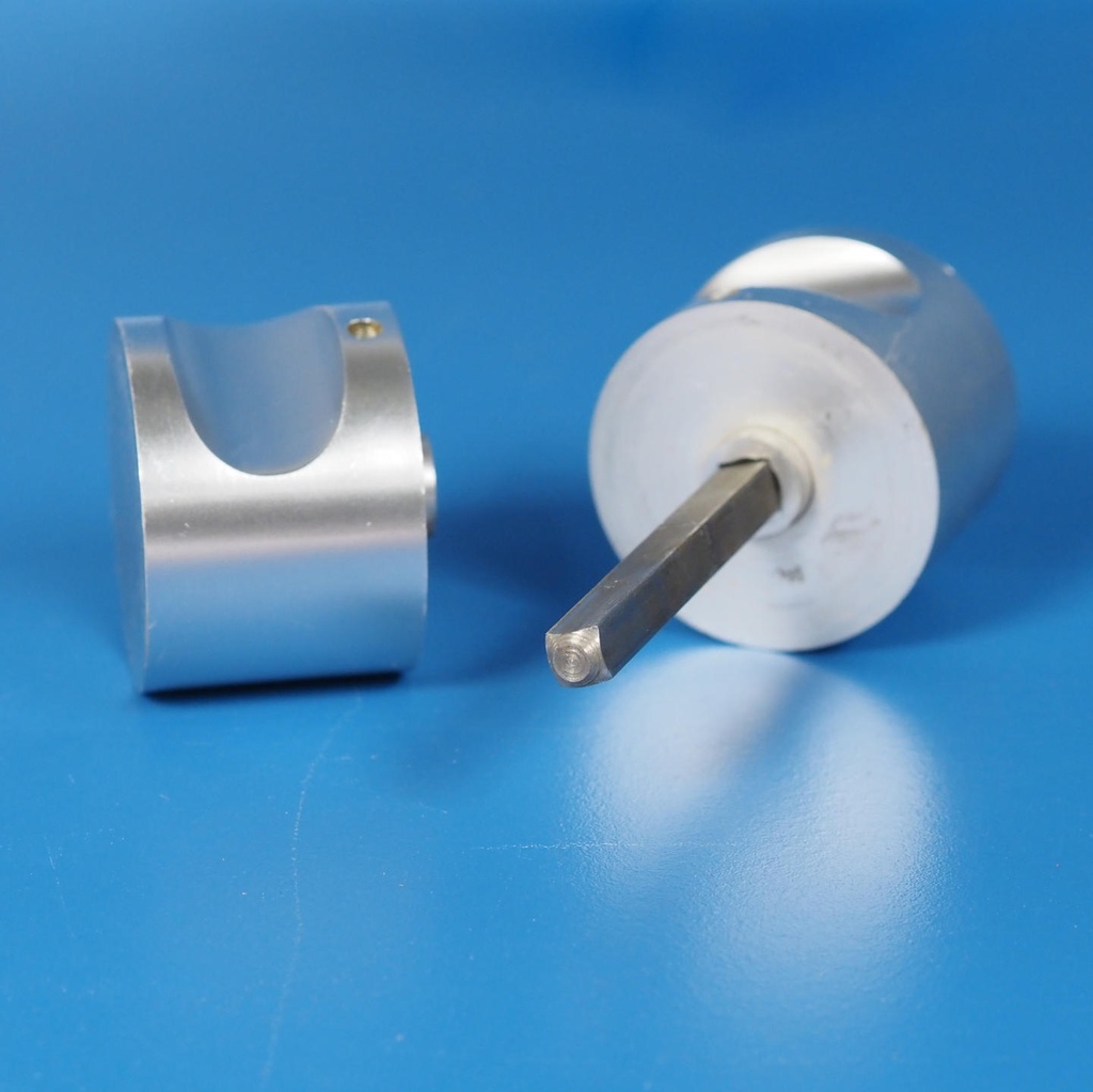 Round door knob in anodized aluminium