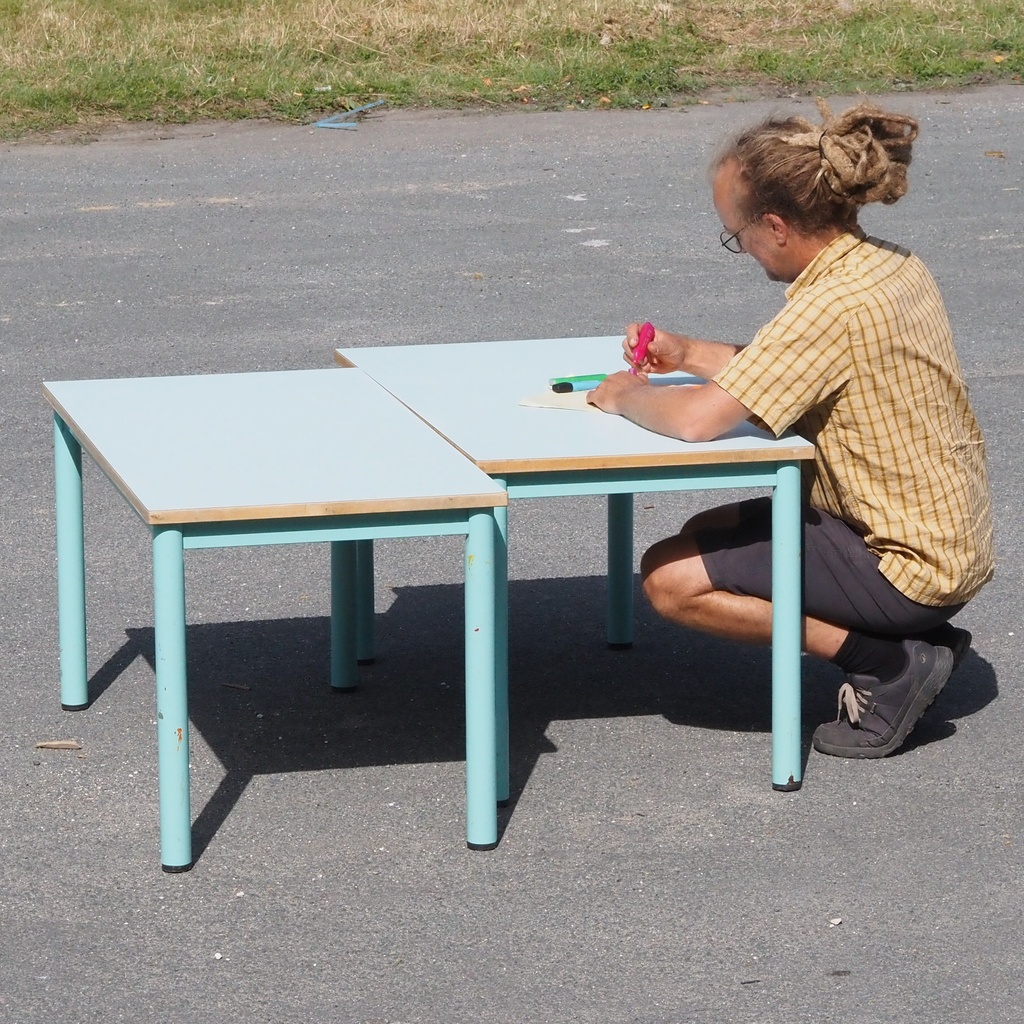 School table with laminated tabletop and lacquered steel legs (H. 61 cm)