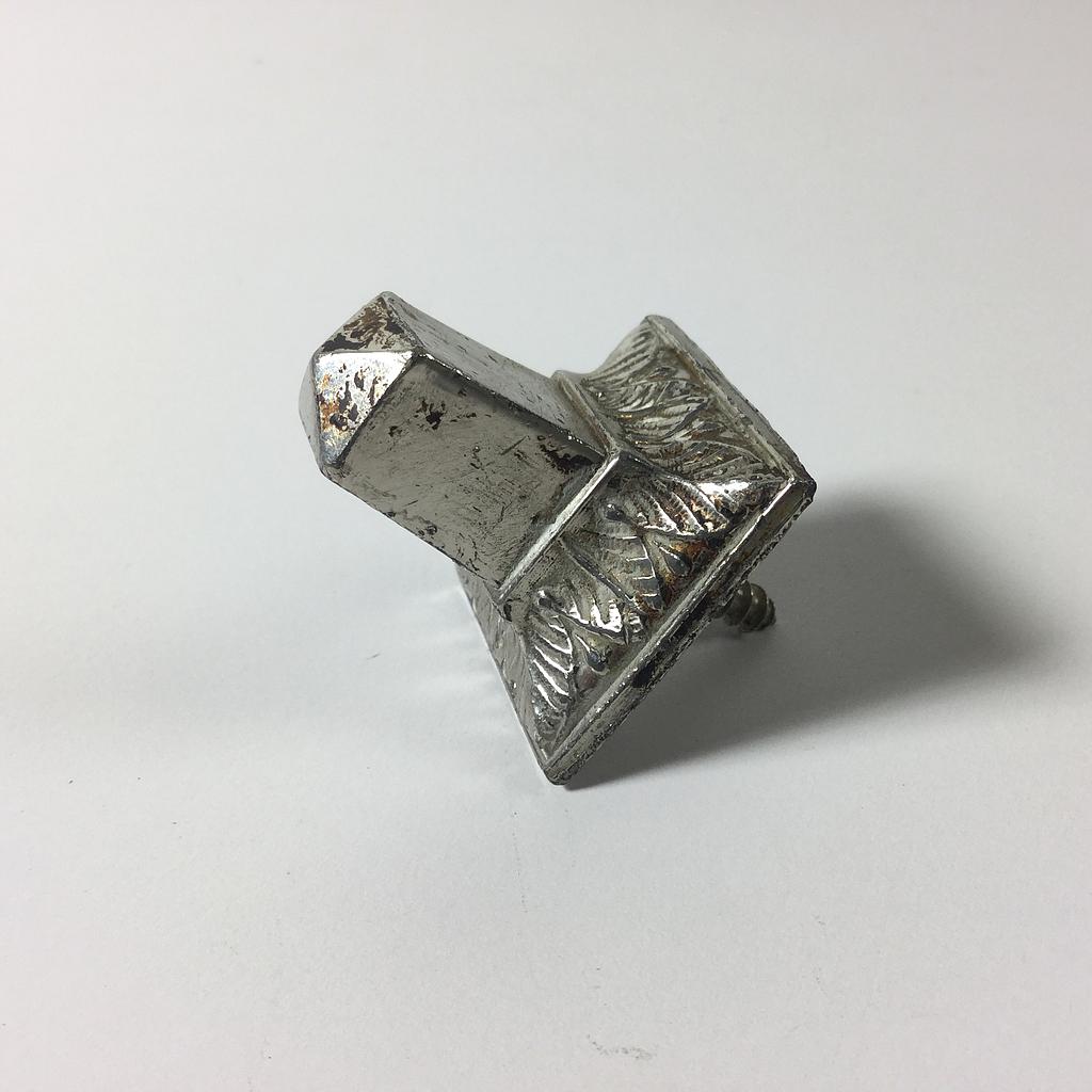 [103HAR101] Foot in cast metal