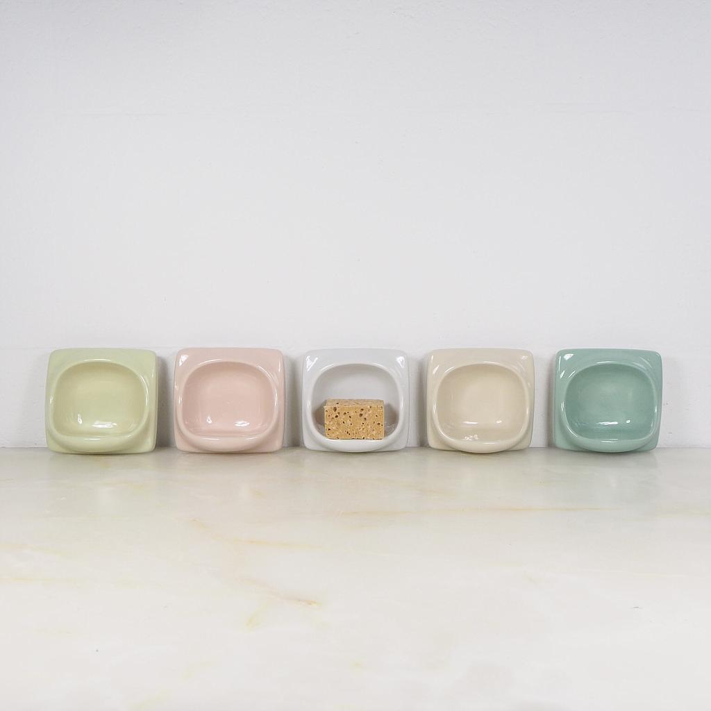 Recessed sponge holder in porcelain (ca. 1970)