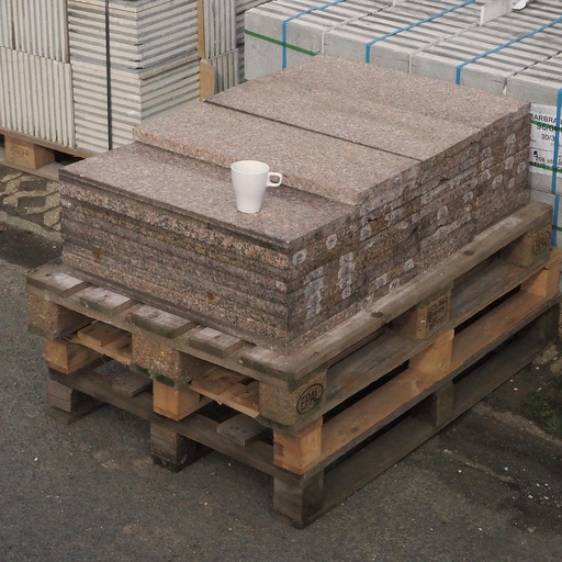 [999FLO832] Batch of pink rectangular granite slabs with polished finish (± 6 m2)