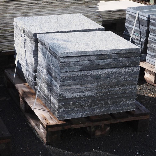 [217FLO005] Batch of light grey granite tiles with polished finish (± 9 m2)