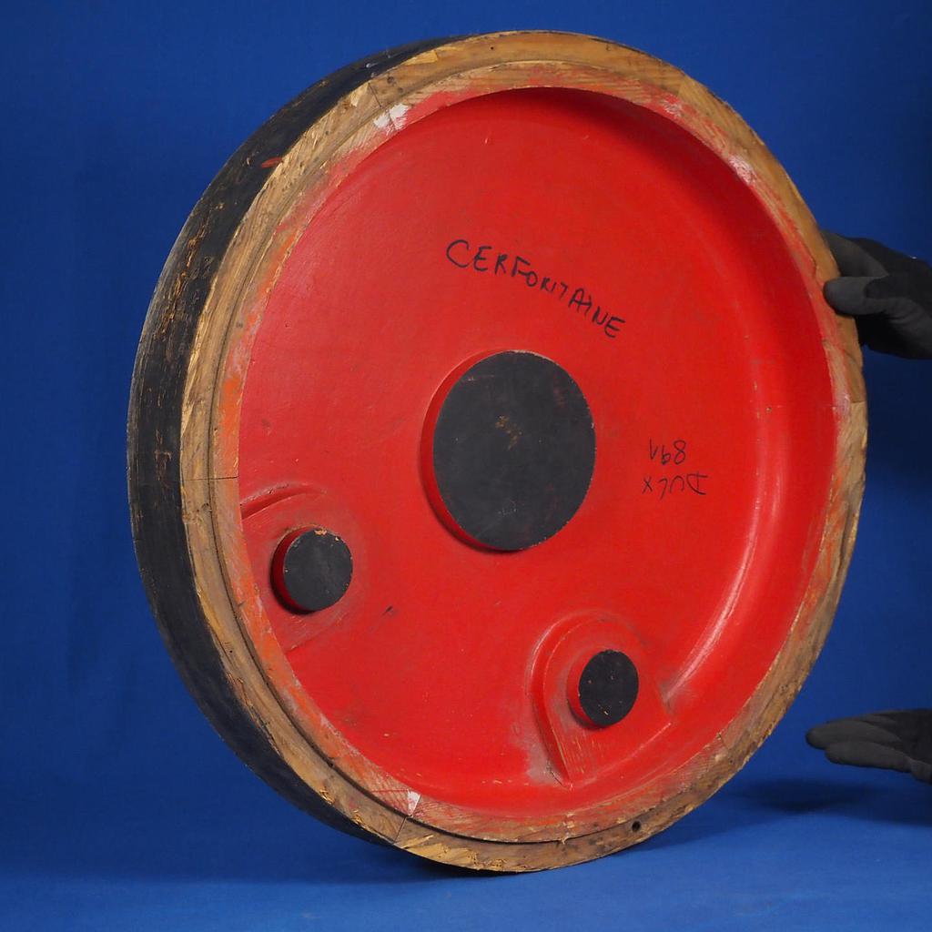 [181OBJ009] Wooden mould from the Durobor glass factory (Ø 62 cm)