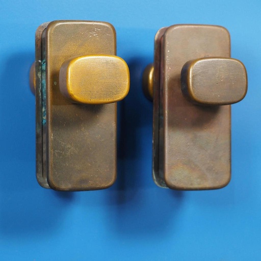 Double door pull handle in sand-cast bronze by Jules Wabbes from the Générale de Banque - Fixed (Right or Left)