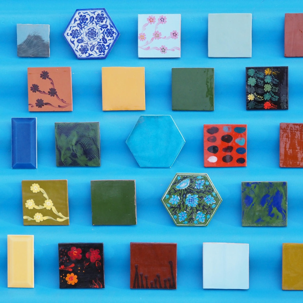 [334CLA004] Handpainted glazed terracotta tile from the workshop of Agnès Emery (various sizes) - Only available in our physical shop