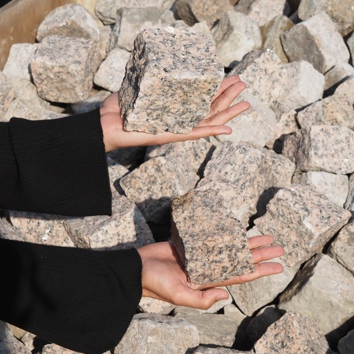 [999FLO1031] Reclaimed pink granite cobblestones - Only available in our physical shop (sold per piece)